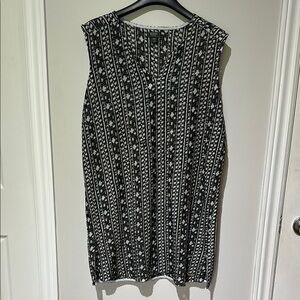 Roots Monochrome Textured V-Neck tunic